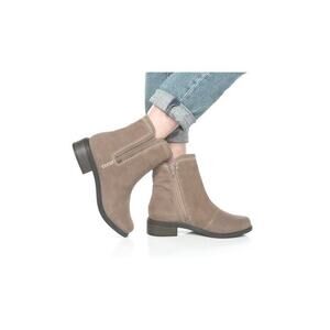 Clarks Women's Maye Zip ankle boot in pebble suede Size 6